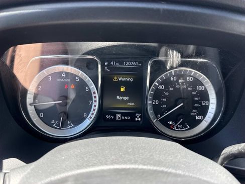Used 2018 Nissan Titan SV w/ SV Convenience Package AWD/4WD image 17