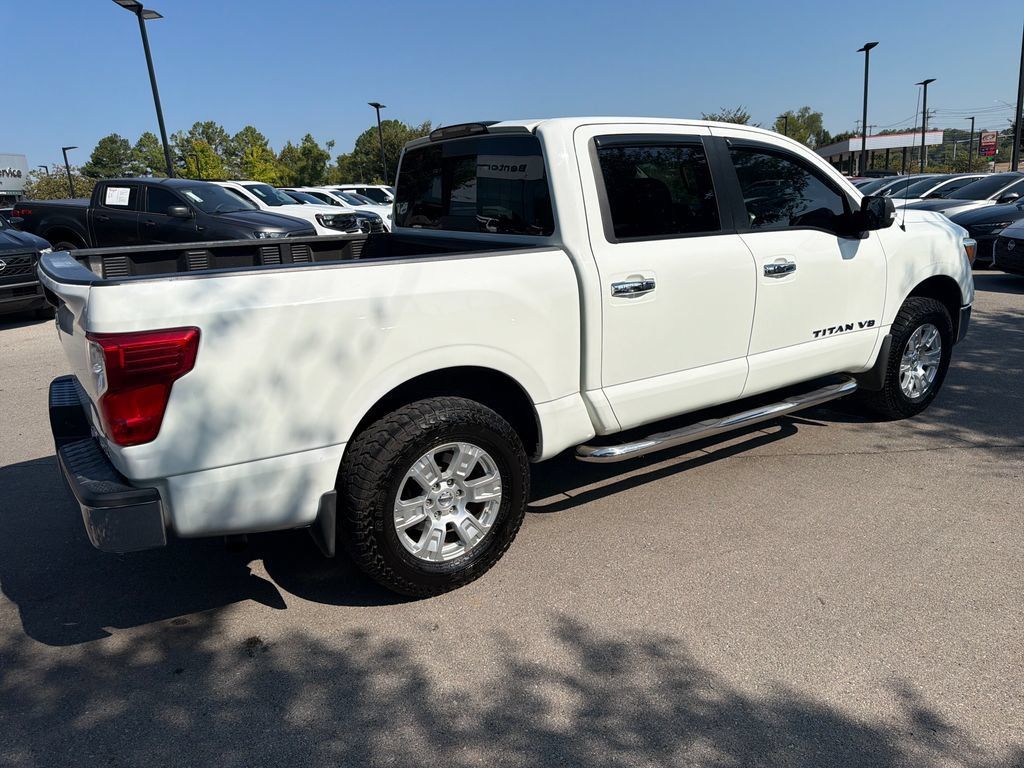 Used 2018 Nissan Titan SV AWD/4WD image 9