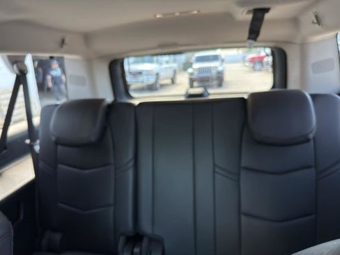 Used 2019 Cadillac Escalade ESV Premium Luxury AWD/4WD image 7