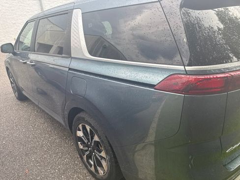Used 2022 Kia Carnival EX FWD image 11