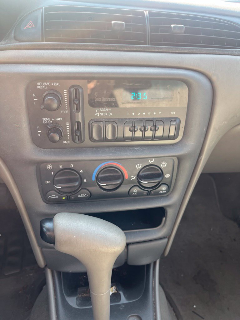 Used 1999 Chevrolet Malibu w/ Preferred Equipment Group 1 FWD image 13
