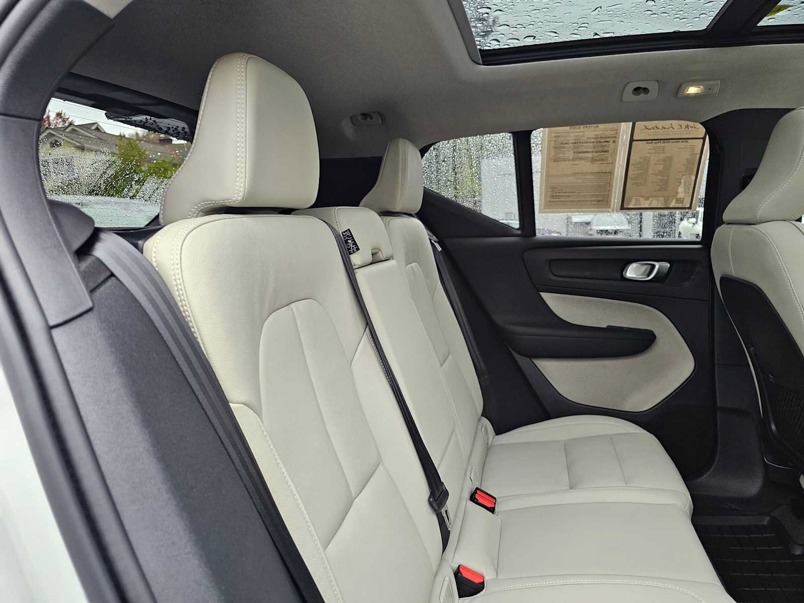 Used 2024 Volvo XC40 B5 Plus w/ Protection Package Premier AWD/4WD image 14