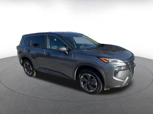 Used 2025 Nissan Rogue SV image 2