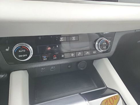 Used 2024 Mitsubishi Outlander SEL image 40