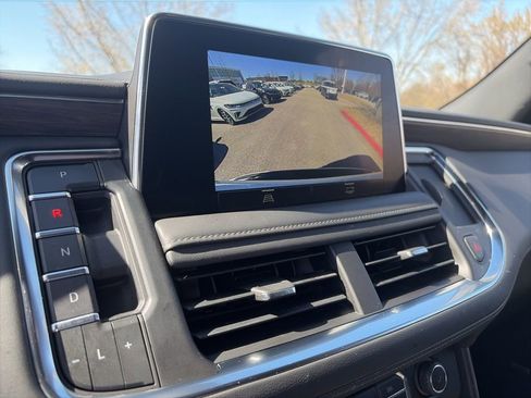 Used 2022 Chevrolet Suburban Z71 image 16