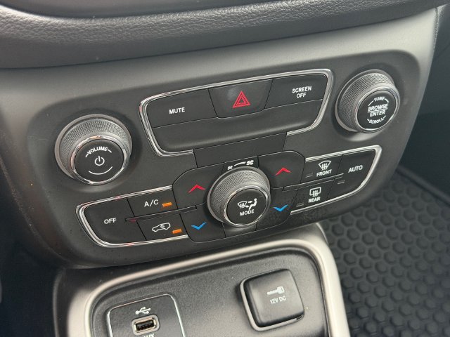 Used 2018 Jeep Compass Latitude w/ Popular Equipment Group FWD image 23