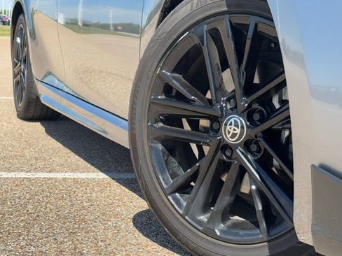 Used 2025 Toyota Camry SE image 2