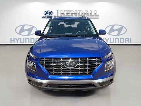 Used 2023 Hyundai Venue Limited image 2