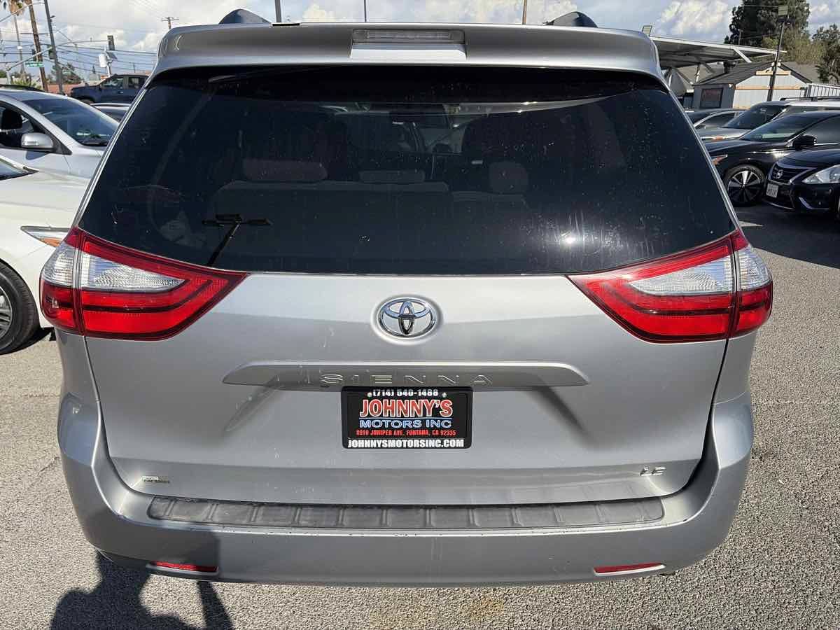Used 2015 Toyota Sienna LE FWD image 3