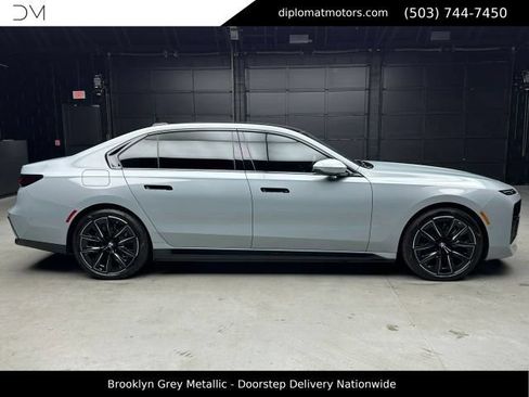 Used 2025 BMW i7 xDrive60 AWD/4WD image 8