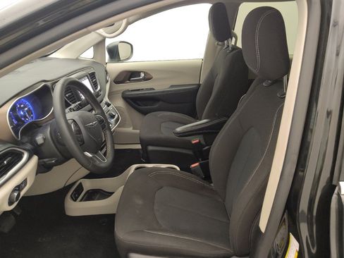 Used 2023 Chrysler Voyager LX FWD image 17