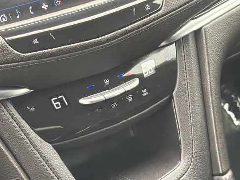 Certified 2022 Cadillac XT5 Premium Luxury AWD/4WD image 9