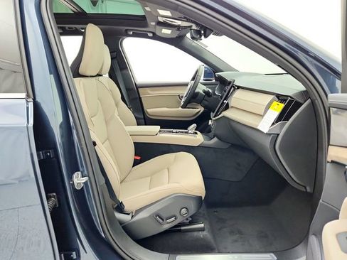 New 2026 Volvo XC90 B6 Plus w/ Protection Package Premier image 18