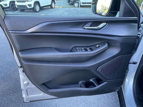 New 2025 Jeep Grand Cherokee L Altitude image 24