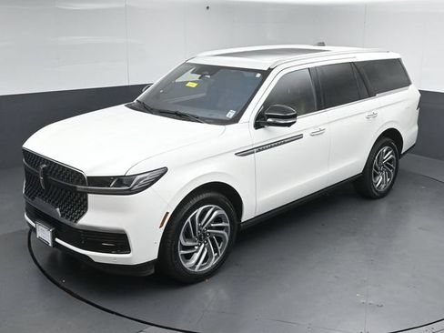Certified 2025 Lincoln Navigator Reserve AWD/4WD image 49