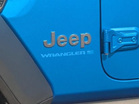 Certified 2024 Jeep Wrangler Unlimited Rubicon 4xe w/ Capability Package AWD/4WD image 10