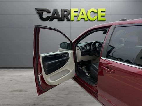 Used 2019 Dodge Grand Caravan SXT FWD image 15