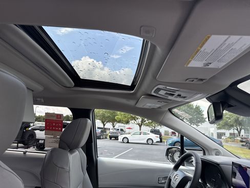 New 2025 Toyota Sienna XLE image 39