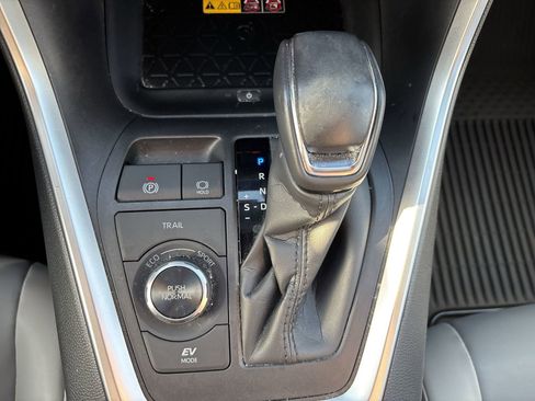 Used 2023 Toyota RAV4 XLE Premium AWD/4WD image 21