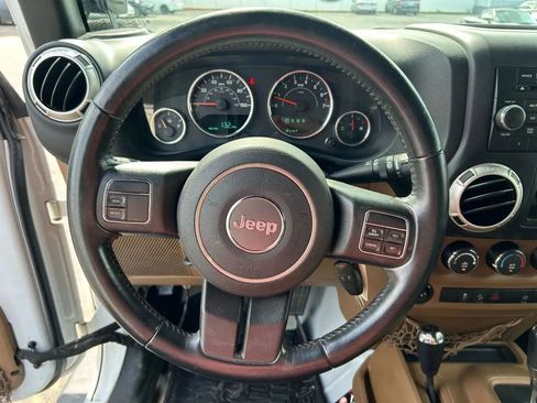Used 2017 Jeep Wrangler Unlimited Sahara image 15