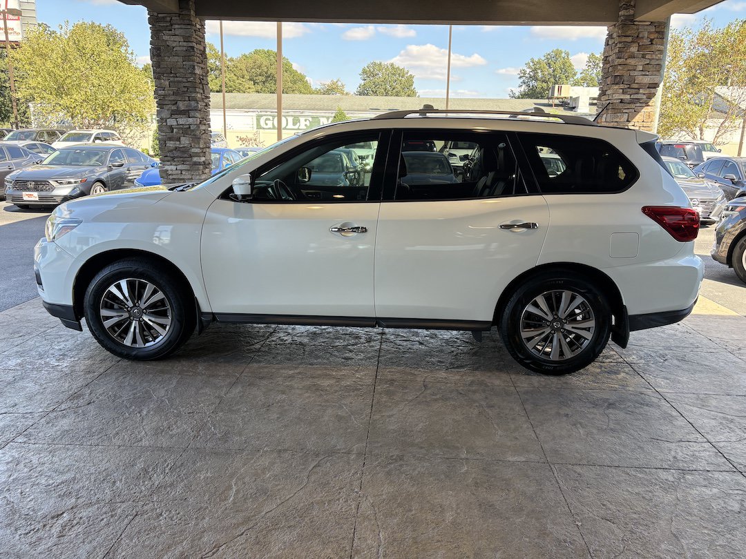 Used 2017 Nissan Pathfinder SL w/ SL Tech Package FWD image 9
