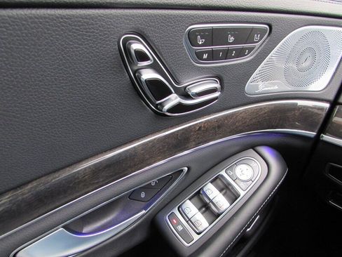 Used 2018 Mercedes-Benz S 560 Sedan image 26