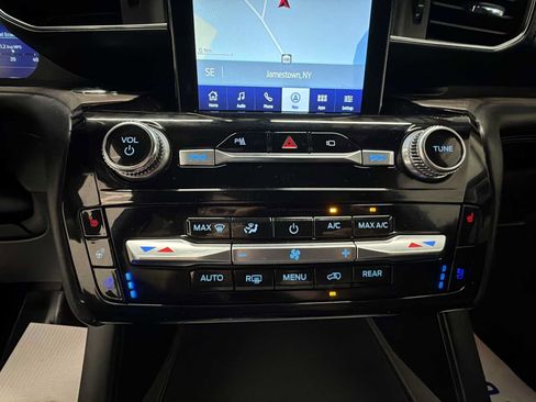 Used 2023 Ford Explorer Platinum w/ Technology Package AWD/4WD image 17