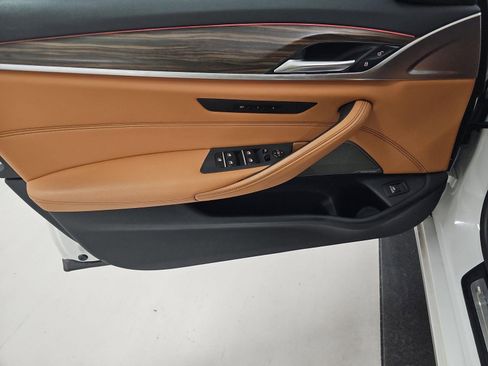 Used 2023 BMW 530i xDrive w/ Premium Package image 9