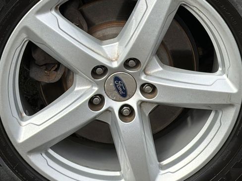 Used 2018 Ford Explorer XLT image 3