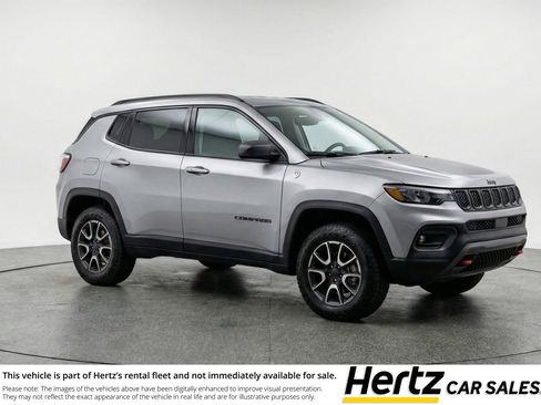 Used 2025 Jeep Compass Trailhawk AWD/4WD image 1