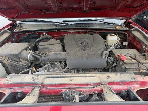 Used 2022 Toyota Tacoma TRD Off-Road AWD/4WD image 30