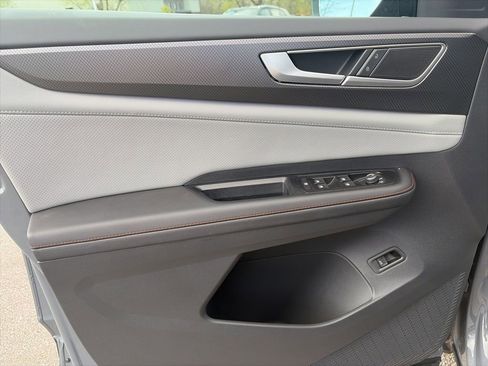 Used 2025 Volkswagen Atlas Peak Edition SE image 9