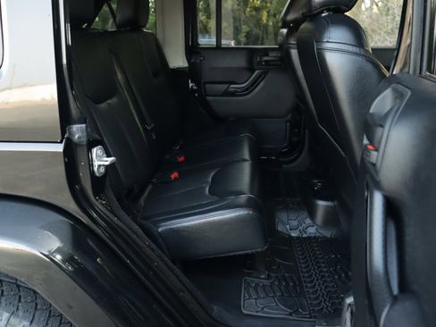 Used 2015 Jeep Wrangler Unlimited Sahara image 21