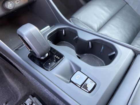 Used 2023 Volvo XC40 B5 Core w/ Convenience Package image 28