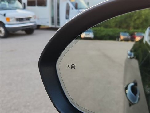 Used 2021 Buick Envision Essence w/ Sport Touring Package image 31