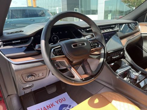 Used 2025 Jeep Grand Cherokee L Summit w/ Advanced Protech Group IV AWD/4WD image 7