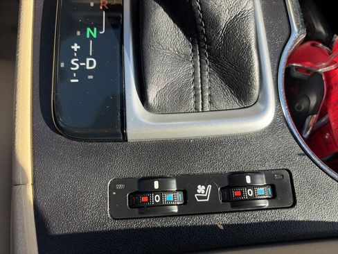 Used 2015 Toyota Highlander Limited image 12