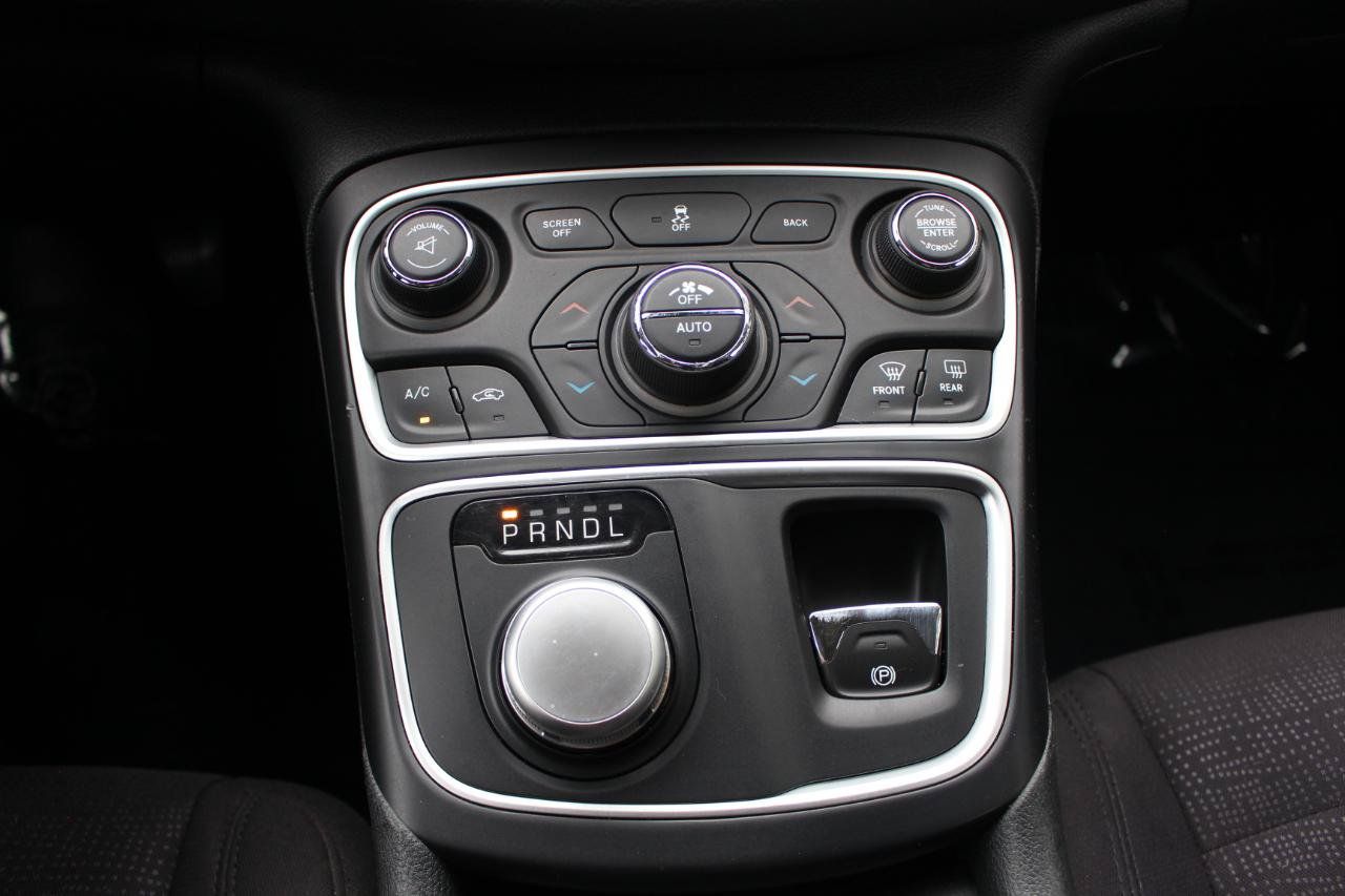 Used 2015 Chrysler 200 Limited w/ Convenience Group FWD image 29
