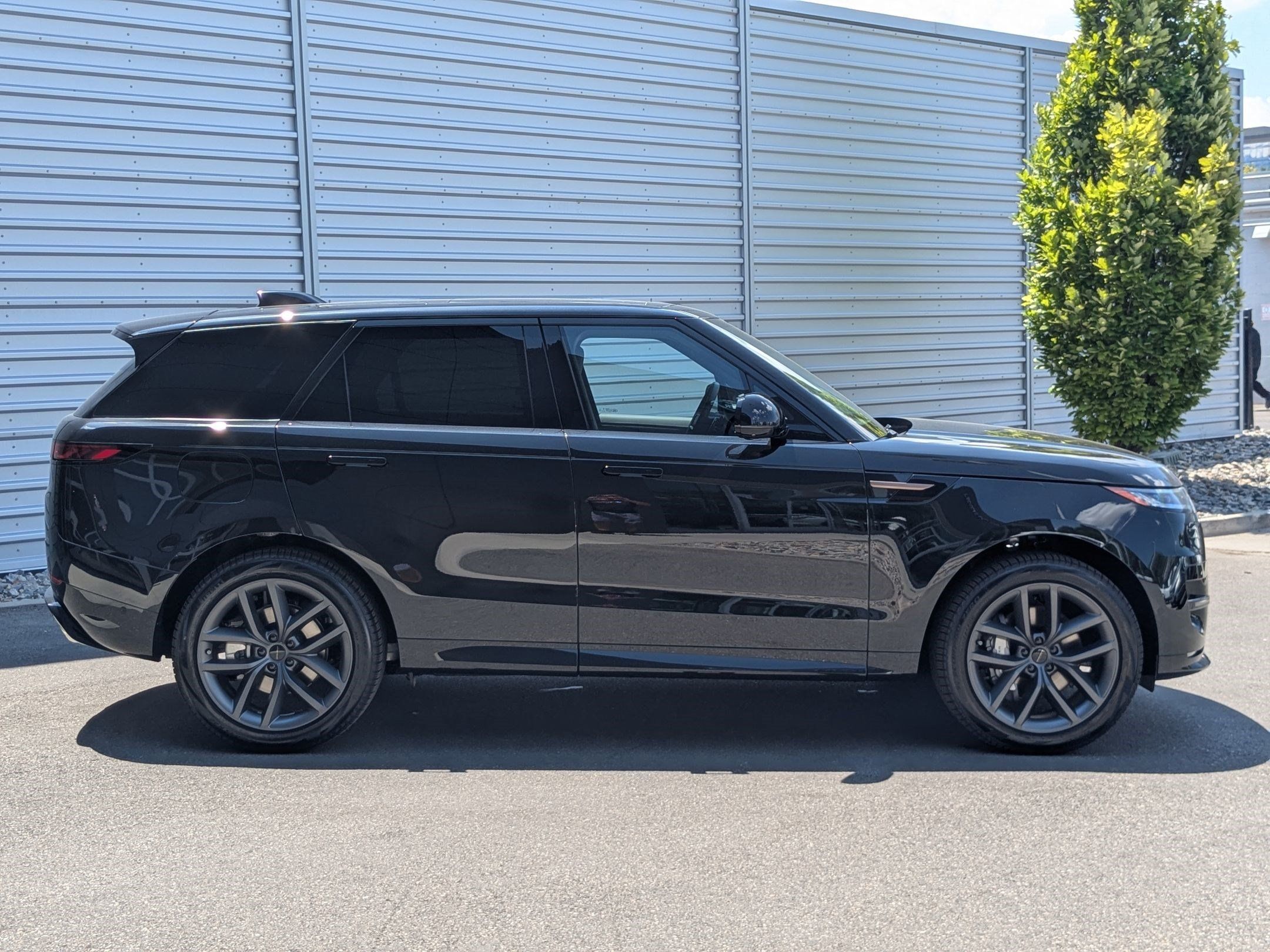 New 2026 Land Rover Range Rover Sport Dynamic SE AWD/4WD image 4