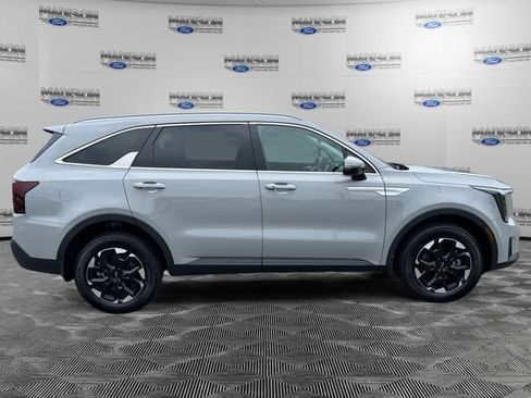Used 2025 Kia Sorento S w/ Panoramic Sunroof Package AWD/4WD image 6