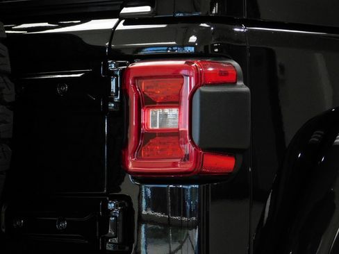 Used 2022 Jeep Wrangler Unlimited Rubicon 4xe w/ Dual Top Group image 90