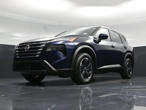 Used 2025 Nissan Rogue SV AWD/4WD image 57