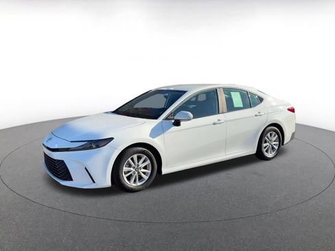 Used 2025 Toyota Camry LE image 8