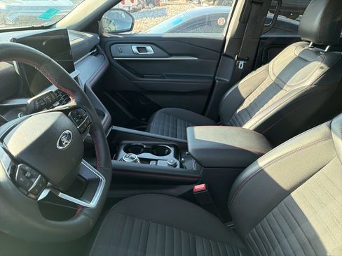 Used 2025 Ford Explorer ST-Line w/ ST-Line Street Pack image 8