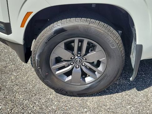Used 2025 Nissan Frontier SV w/ SV Convenience Package RWD image 5