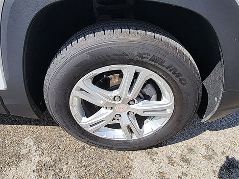 Used 2024 GMC Terrain SLE image 10