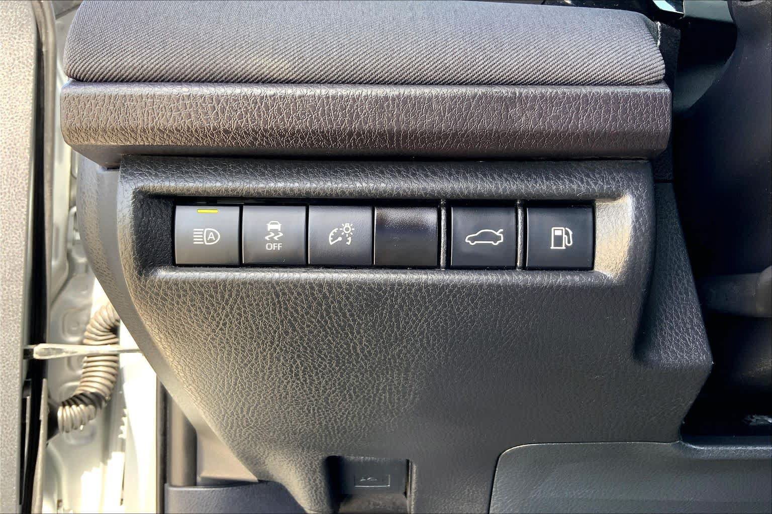 Used 2025 Toyota Camry LE FWD image 33