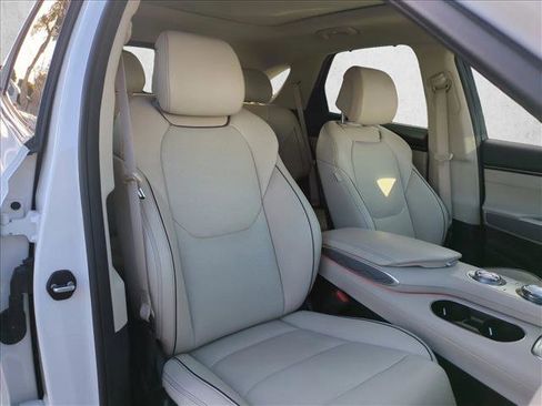 Used 2022 Genesis GV70 2.5T w/ Advanced Package image 21