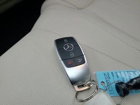 Used 2022 Mercedes-Benz GLA 250 4MATIC w/ Premium Package image 30