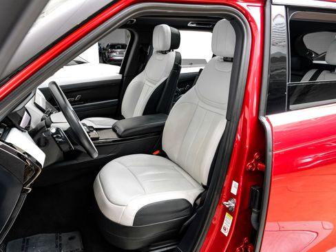 Used 2023 Land Rover Range Rover Sport SE Dynamic image 31